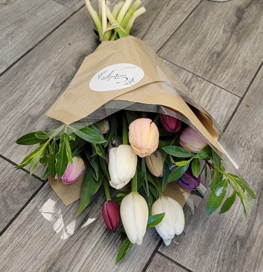 LETHBRIDGE & AREA - 4 SPRING - FALL  BOUQUETS